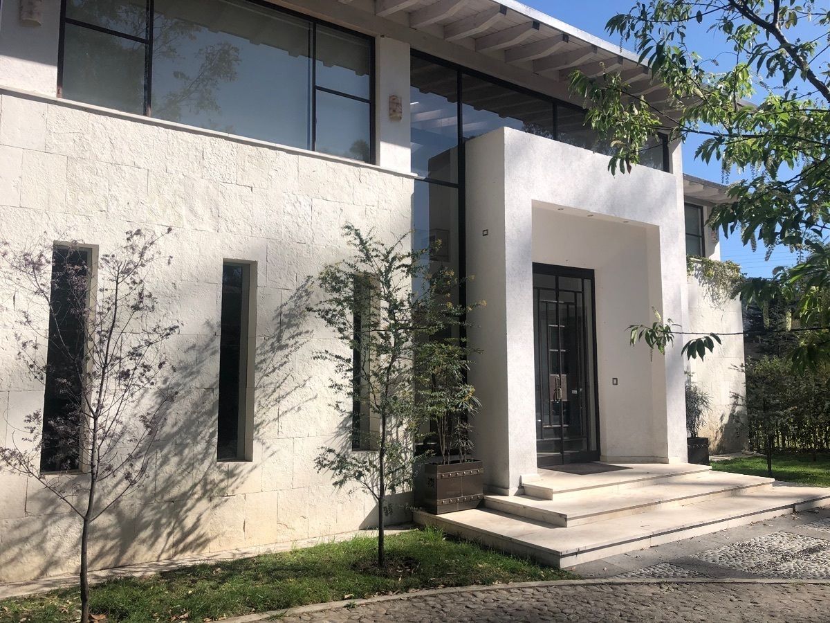 VENTA HERMOSA RESIDENCIA EN CERRADA DEL CARMEN - foto 4