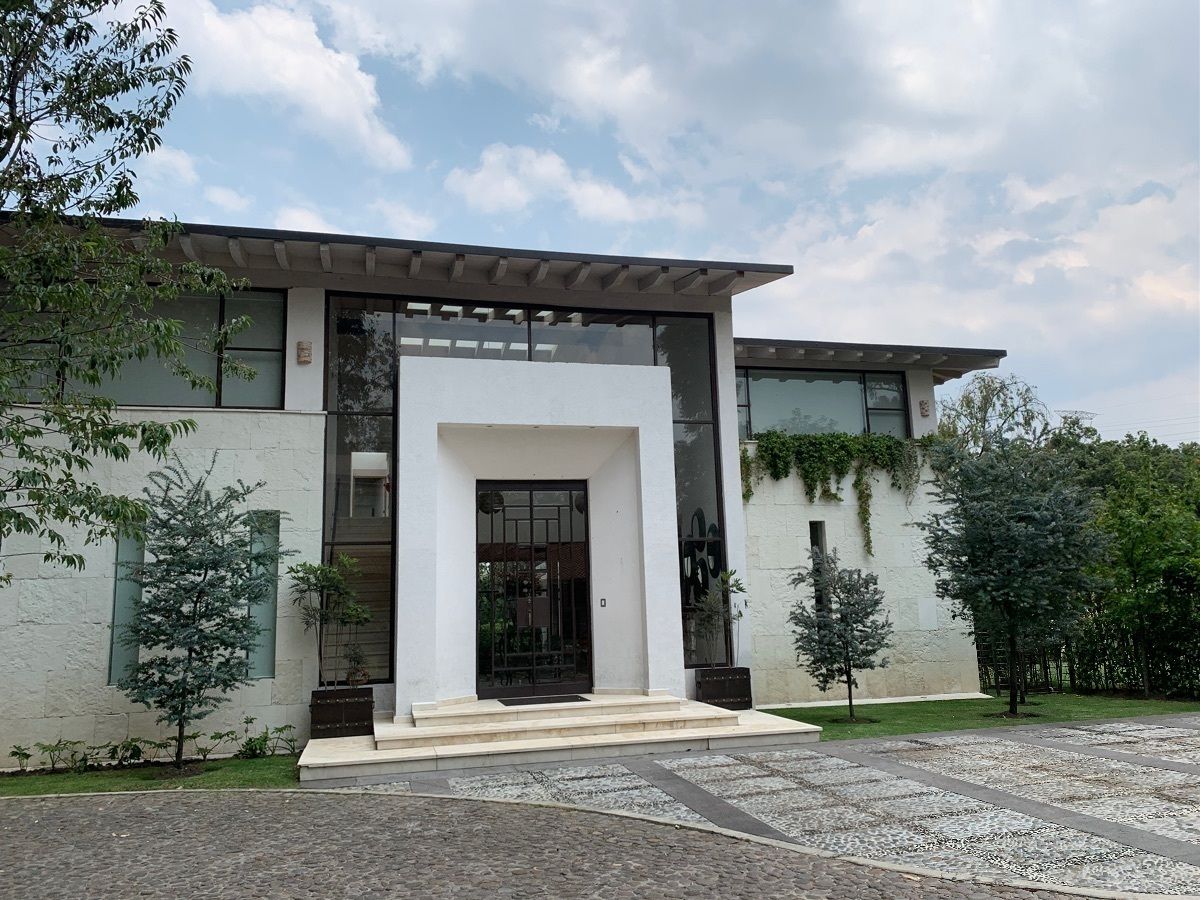 VENTA HERMOSA RESIDENCIA EN CERRADA DEL CARMEN - foto 2