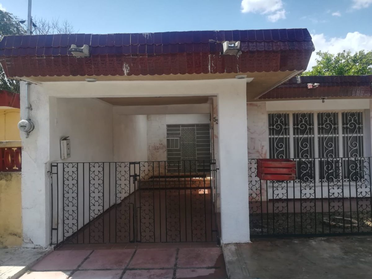 1 de 6: Frente de la casa 