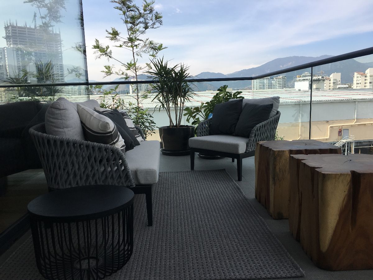 4 de 11: Terraza con pisos de porcelanato importados 60x120 cm