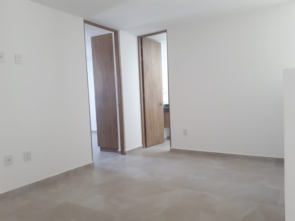 13 de 14: Baño y recamara desde sala de TV