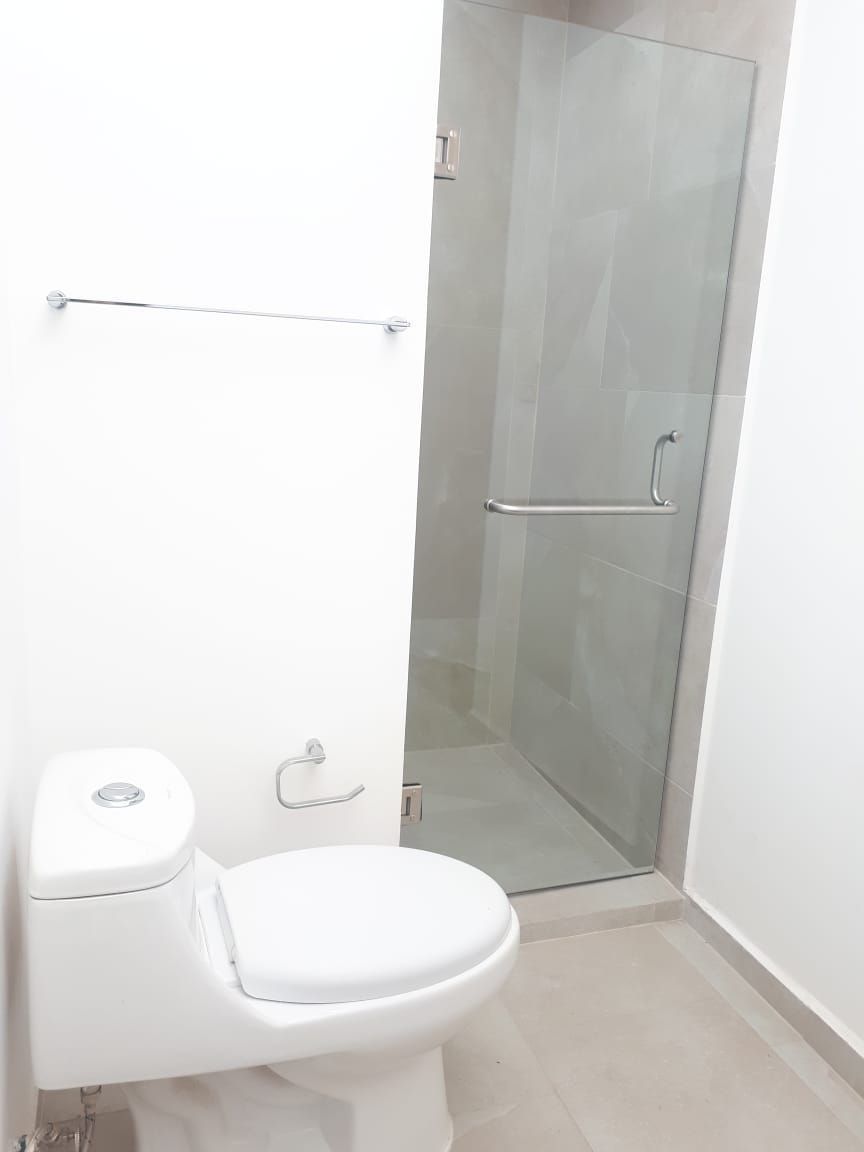 12 de 14: Baño secundario