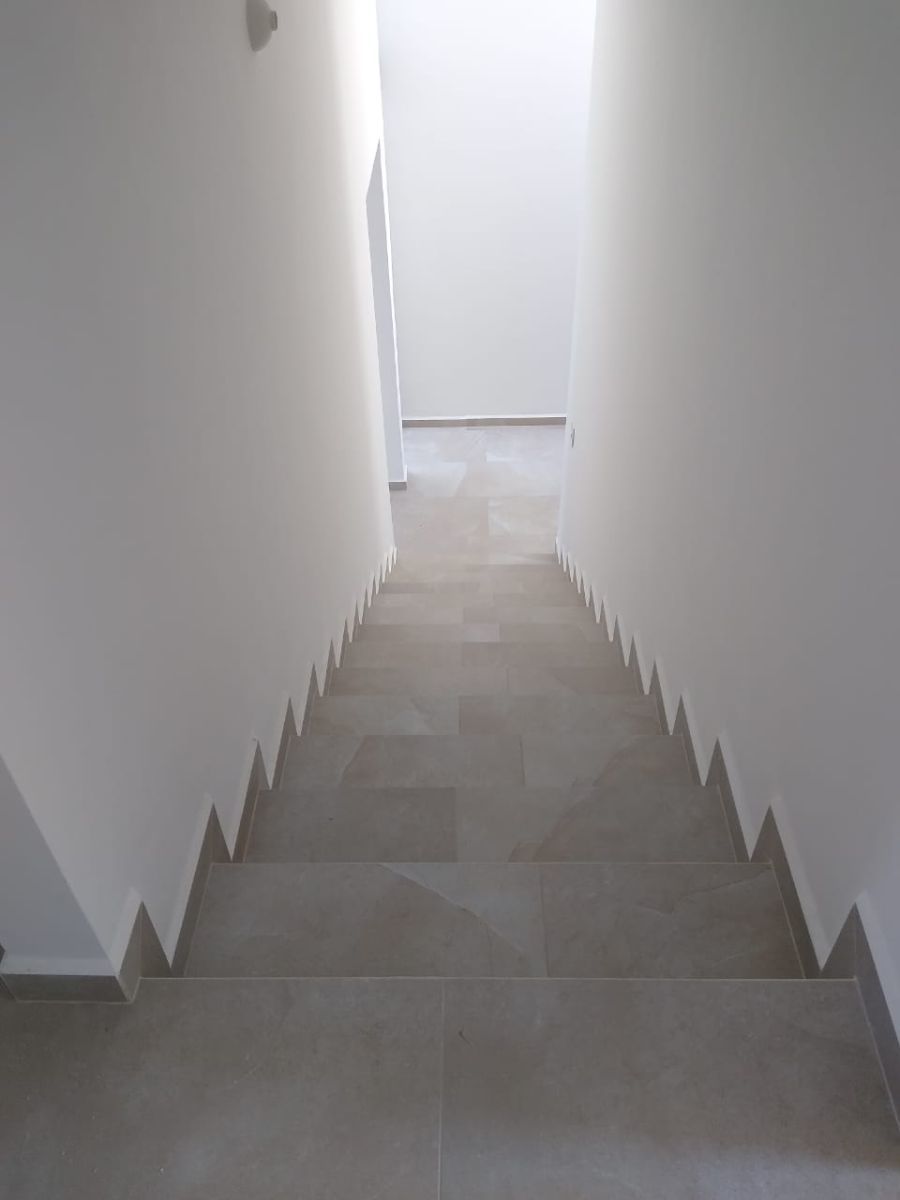 6 de 14: Escaleras a 2da planta