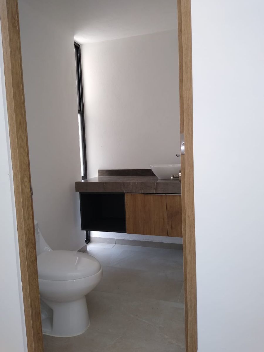 7 de 14: medio BAño de visitas