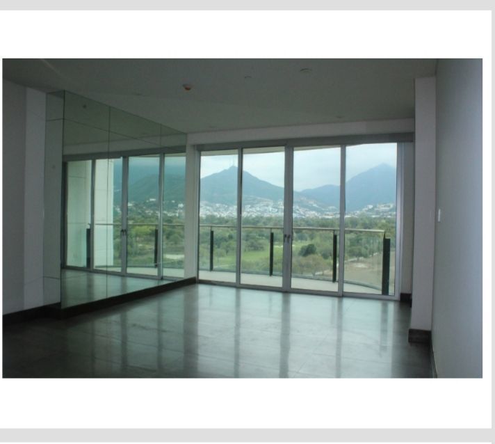 4 de 11: Sala comedor con vista panoramica.