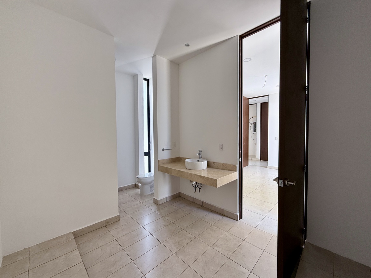 6 of 13: Baño, Recámara Principal