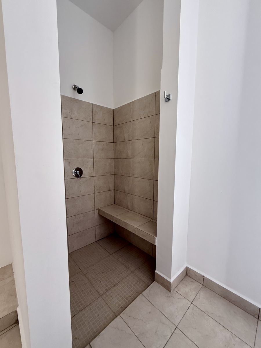 7 of 13: Baño, Recámara Principal