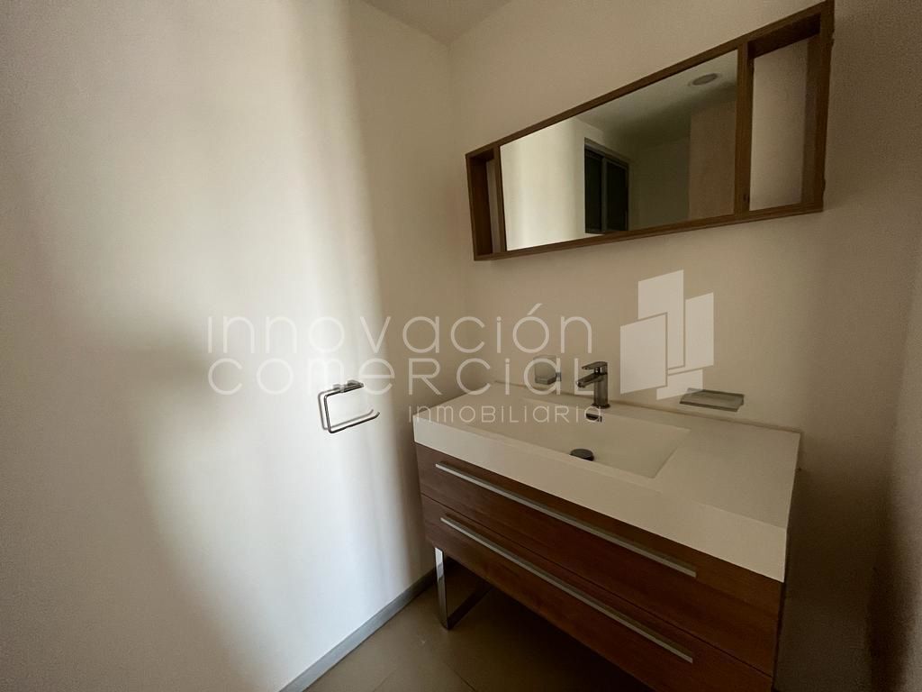 5 de 26: Baño de visitas