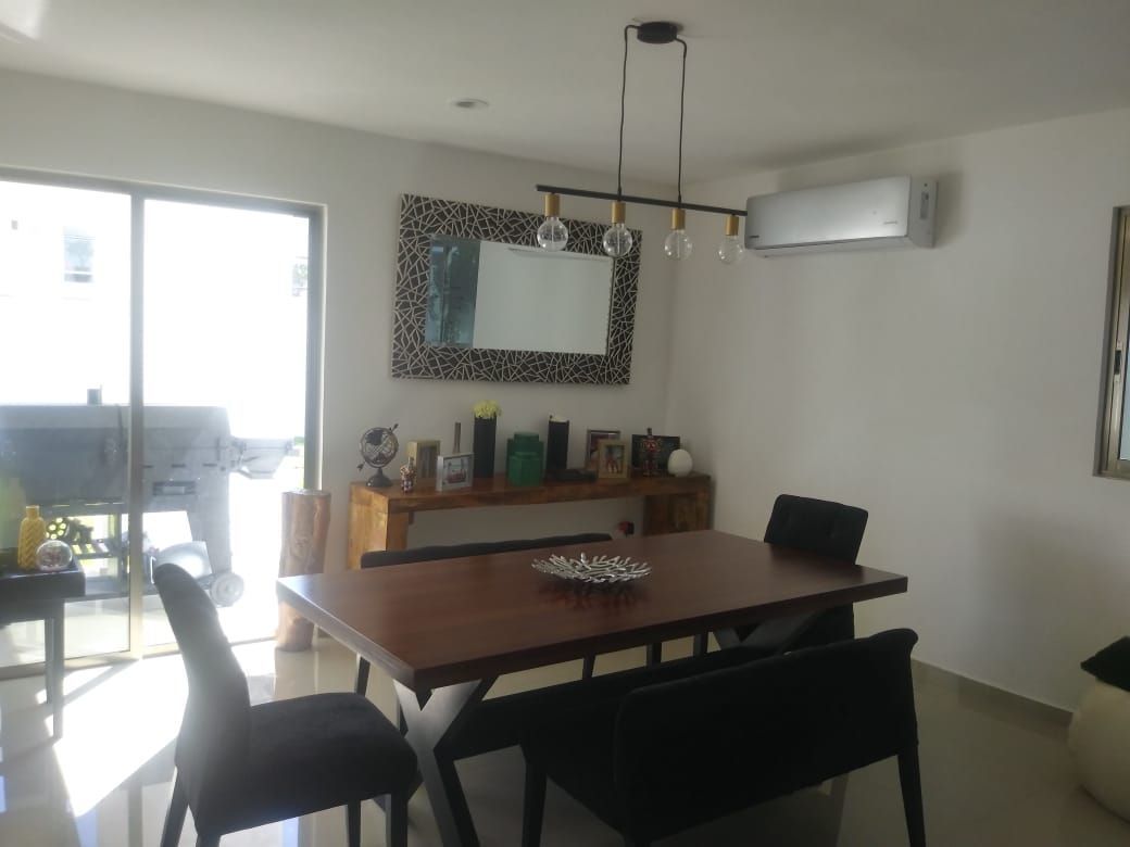 4 de 16: Comedor con acceso al jardin