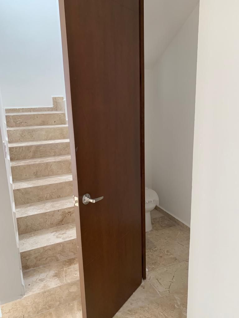 7 de 14: Baño de visitas