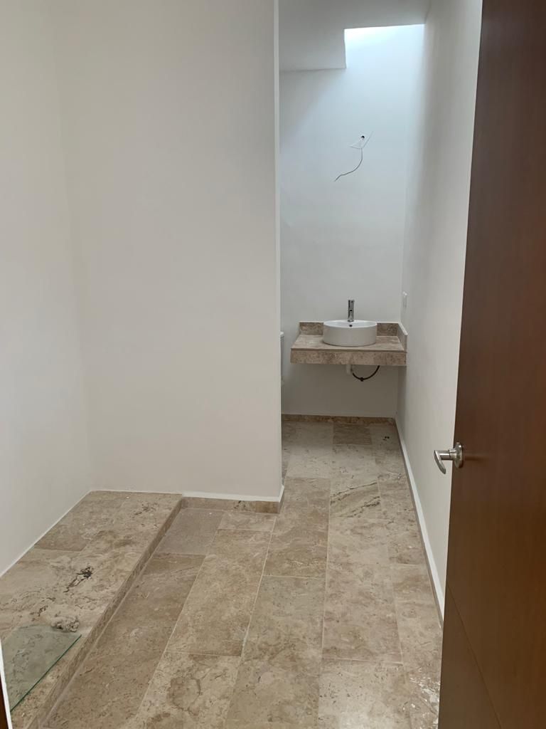 13 de 14: Baños completos con closet vestidor