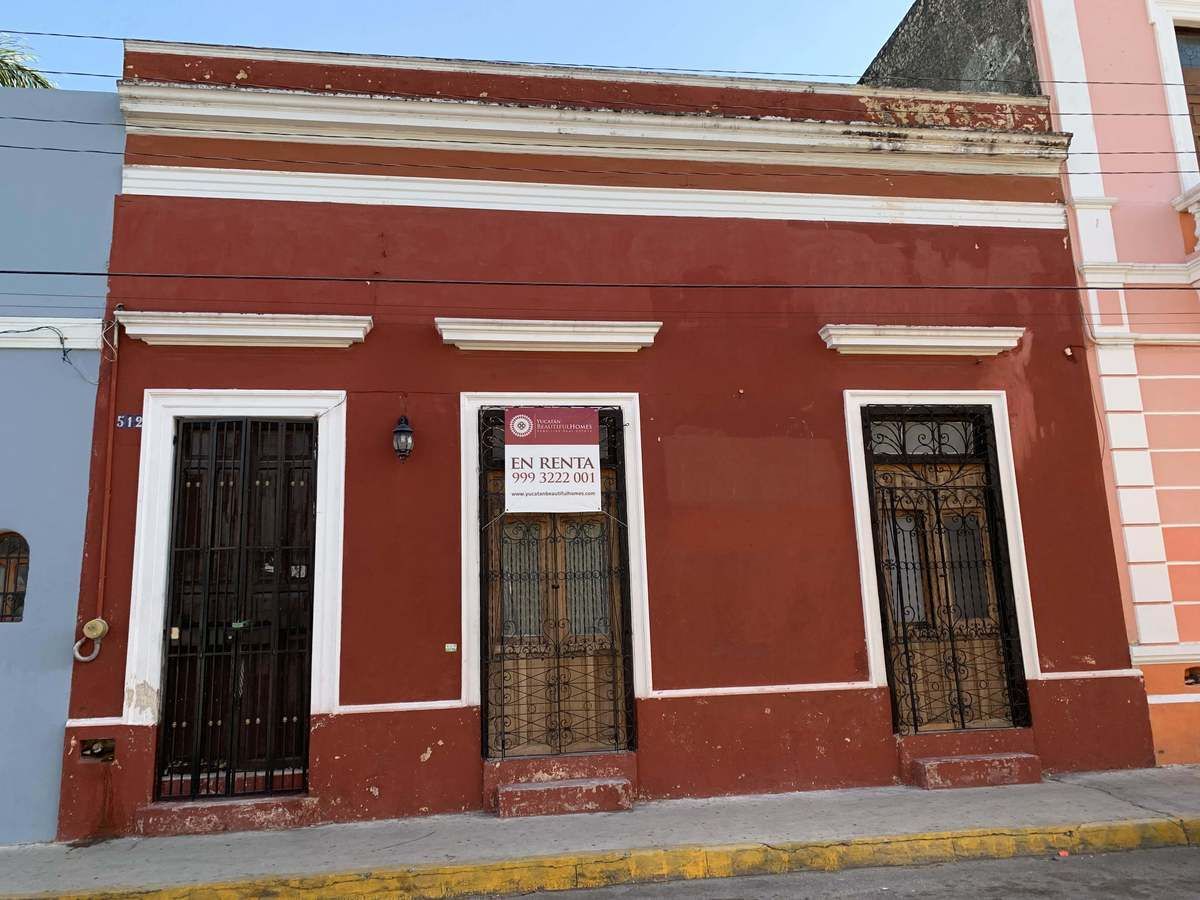 Hermosa Casa Colonial en Venta y Renta a una cuadra de la Plaza Santa Lucía.