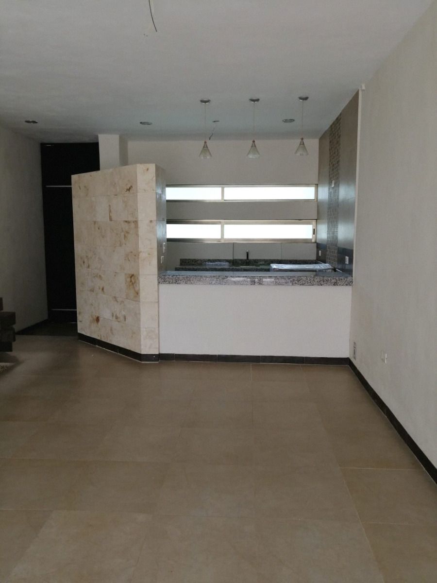 3 of 14: Cocina con marmol y granito y doble iluminacion