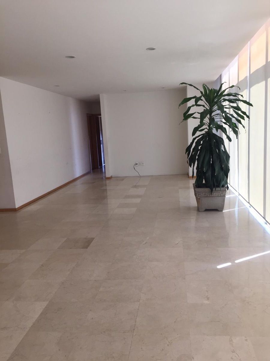 4 de 48: espacio sala comedor piso de mármol