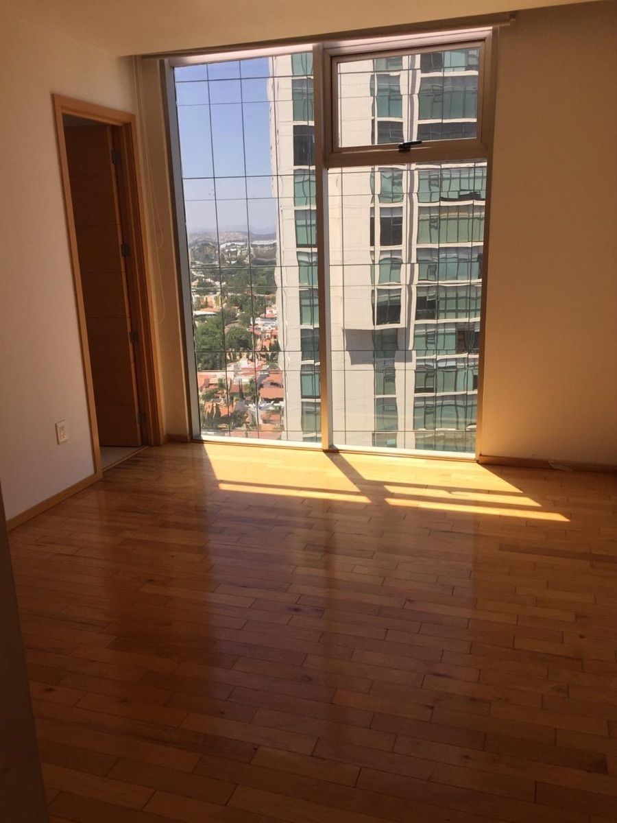 8 de 48: recámaras con piso de madera y hermosa vista piso 18
