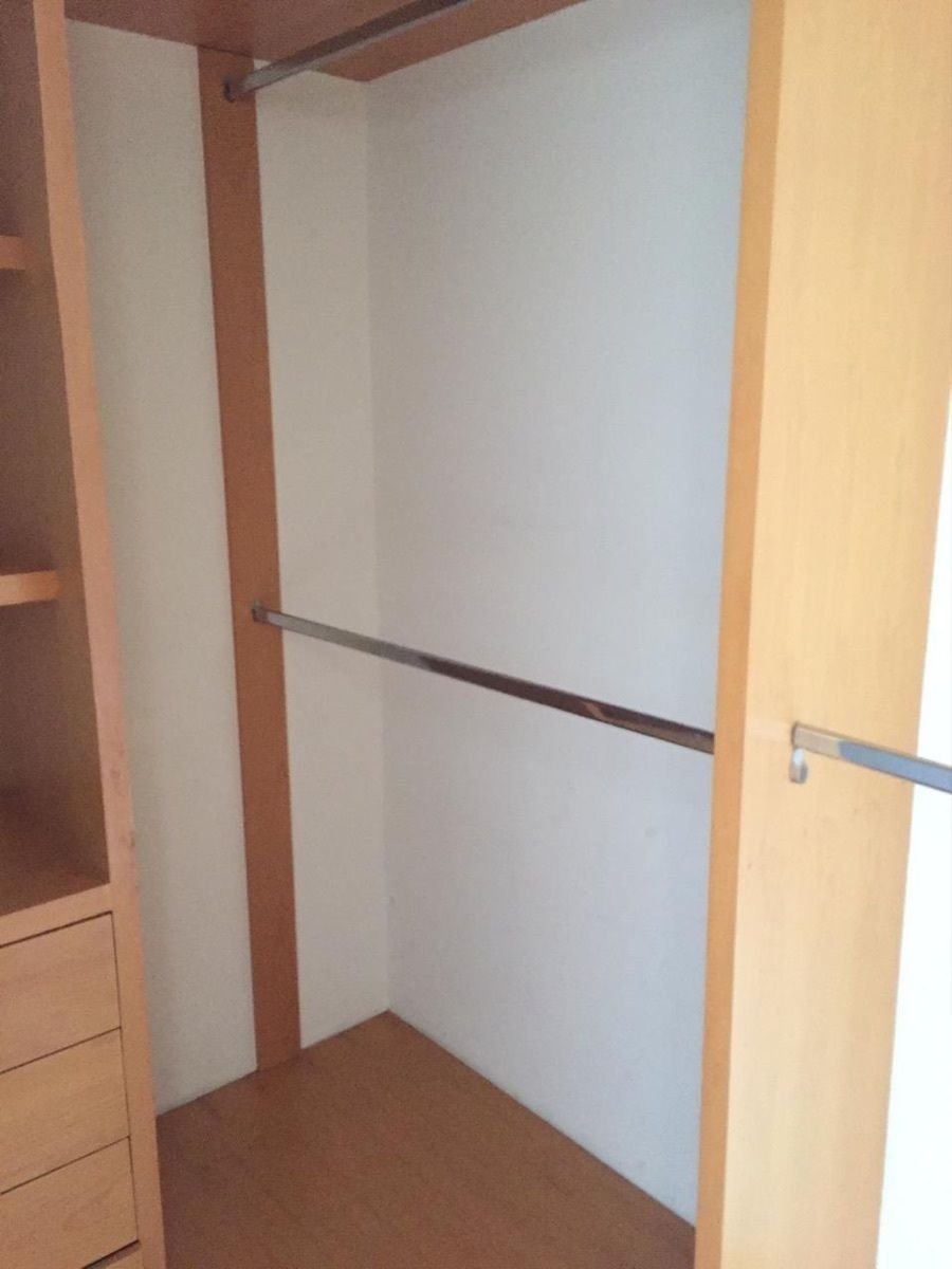 16 de 48: closet 