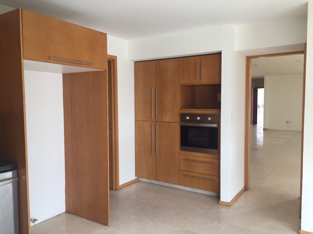 44 de 48: espacio para refrigerador en cocina