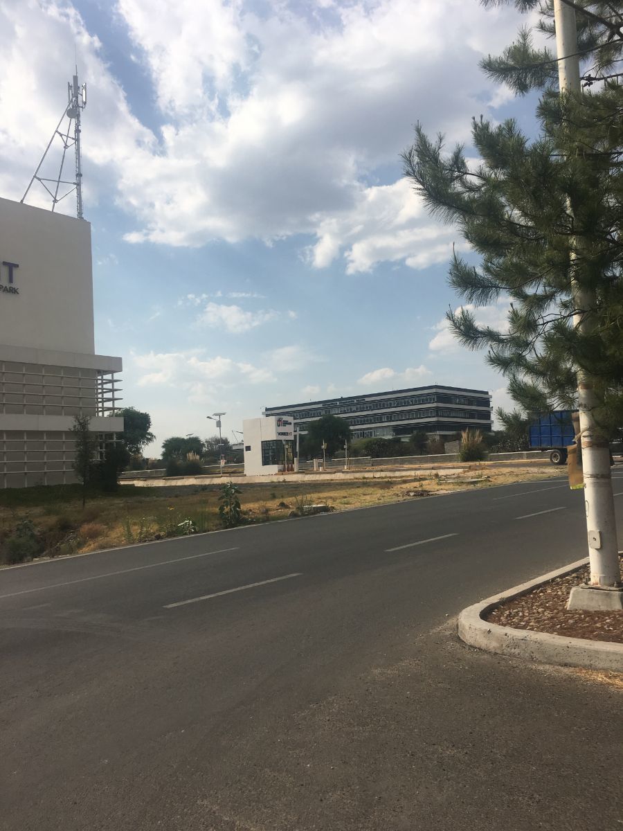 1 de 6: Universidad UCO  Mondragón, muy cercana al terreno
