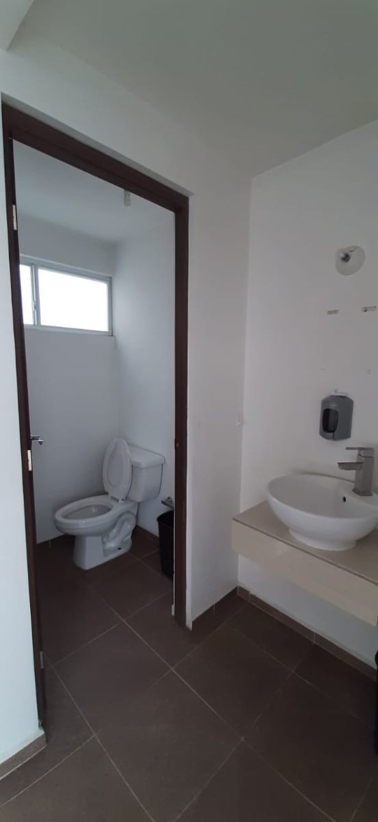 21 de 22: Baño Salon Usos multiples