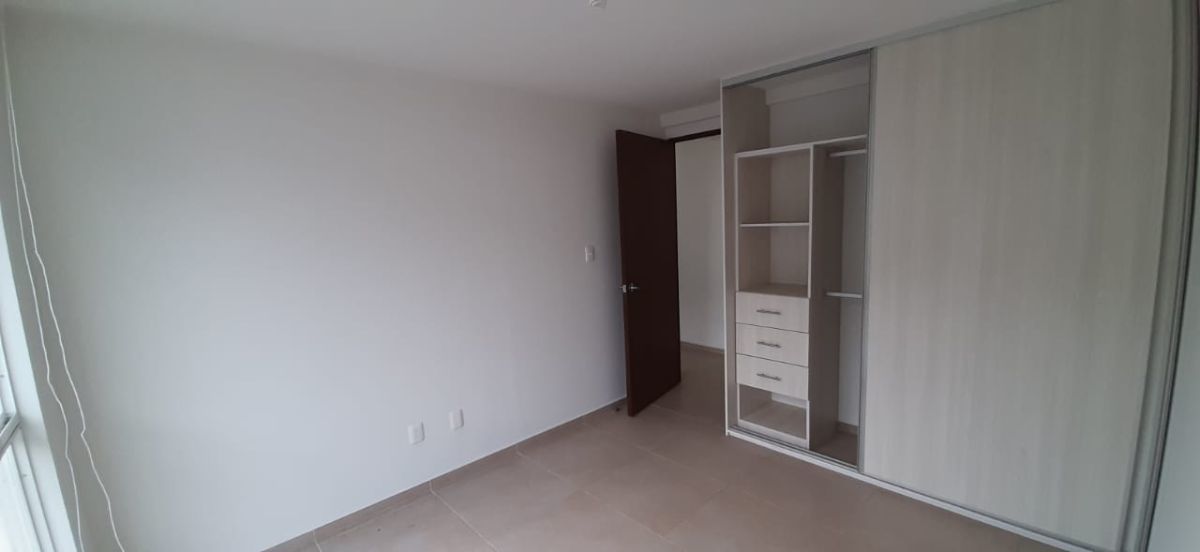 13 de 22: Habitación 2 con closet