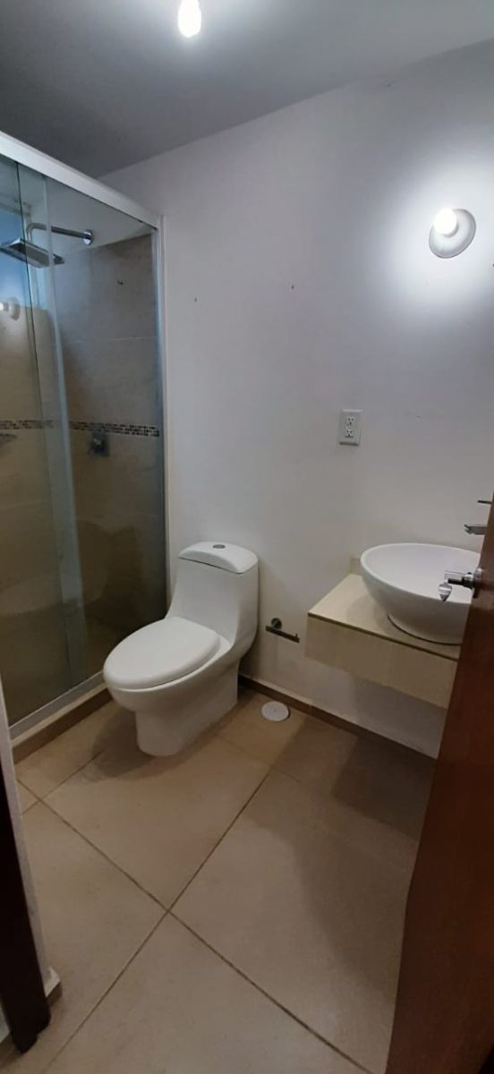 16 de 22: Baño habitación principal