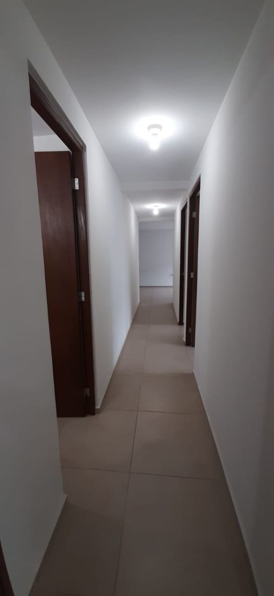 8 de 22: Pasillo a habitaciones