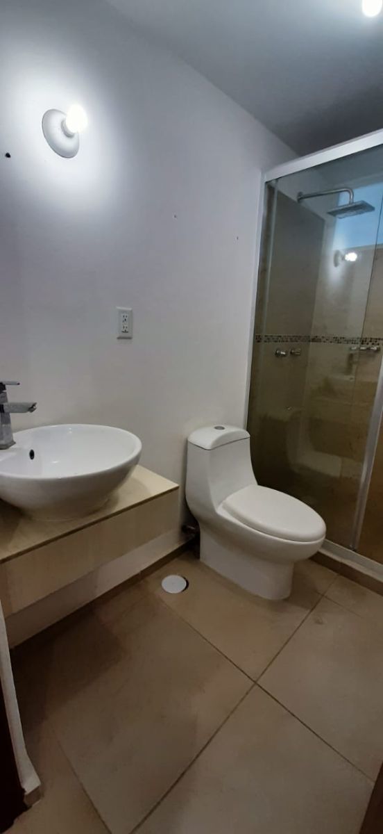 9 de 22: 1er Baño. comunal