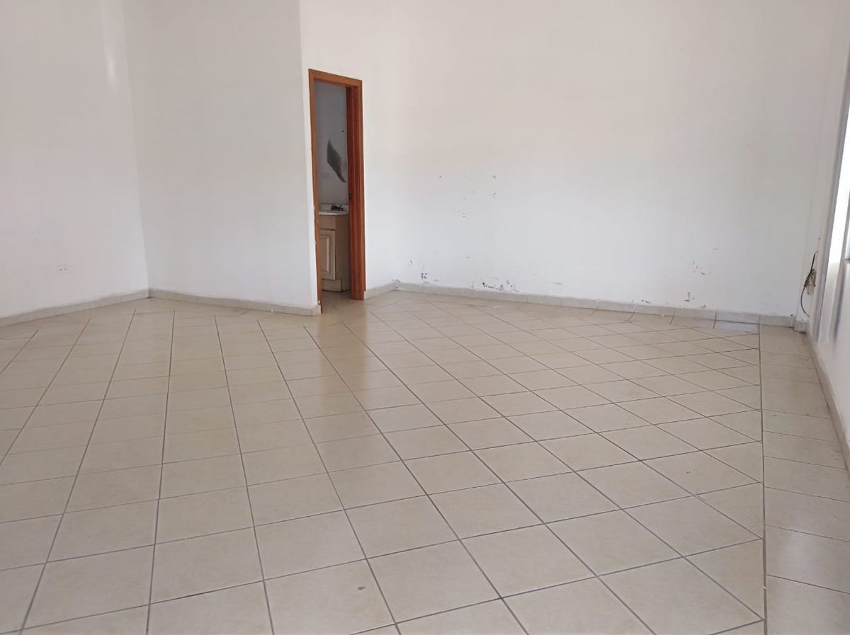 8 de 29: Oficina en primer nivel