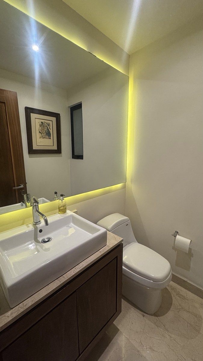 13 de 25: Baño visitas