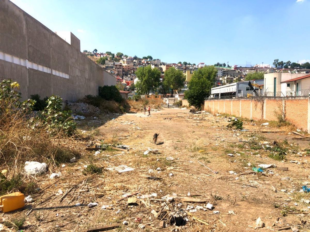 3 de 7: Al Sur (fondo) colindante con  Zona Federal