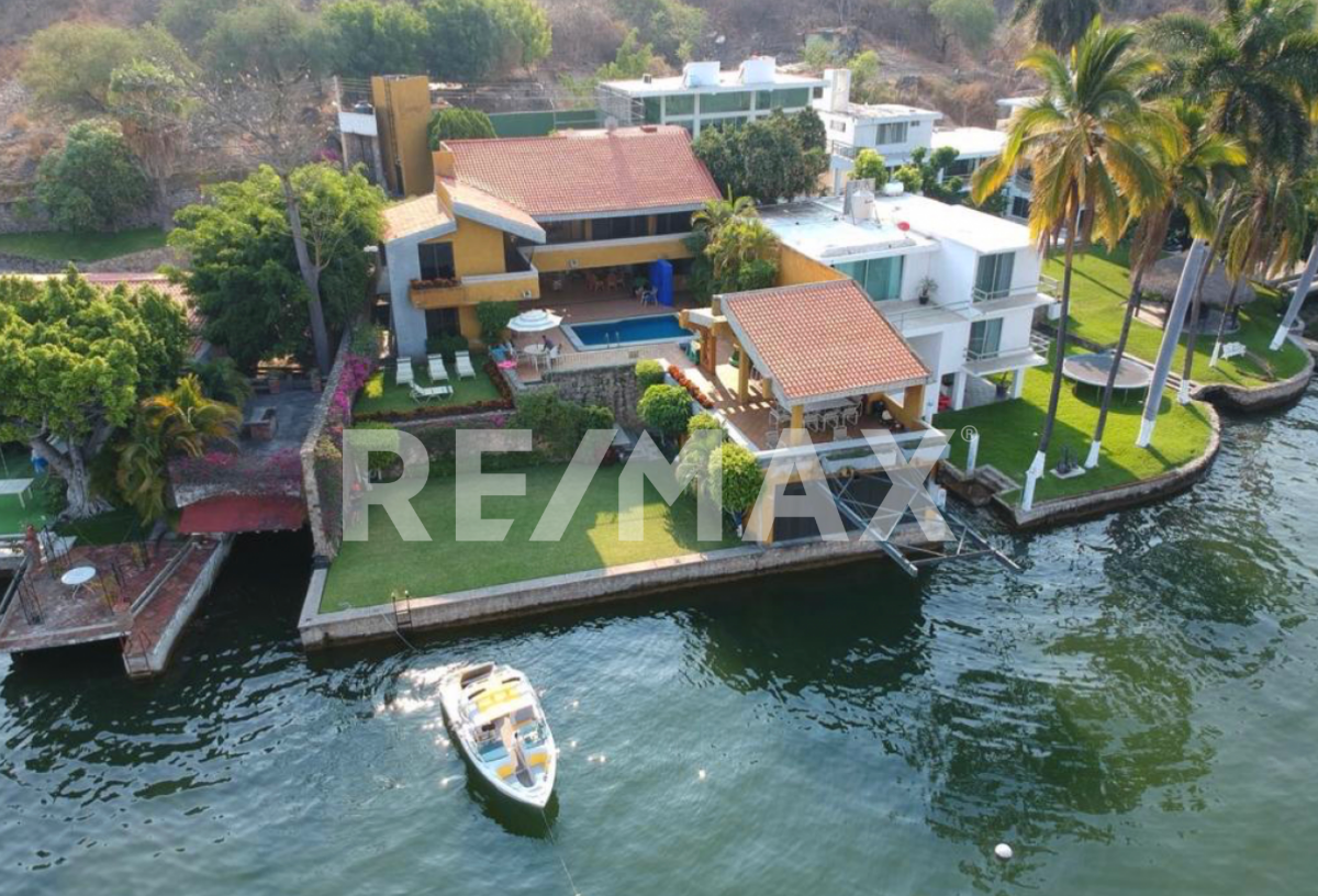 Venta de casa con acceso al lago de Tequesquitengo, Mor…Clave 3118 |  EasyBroker