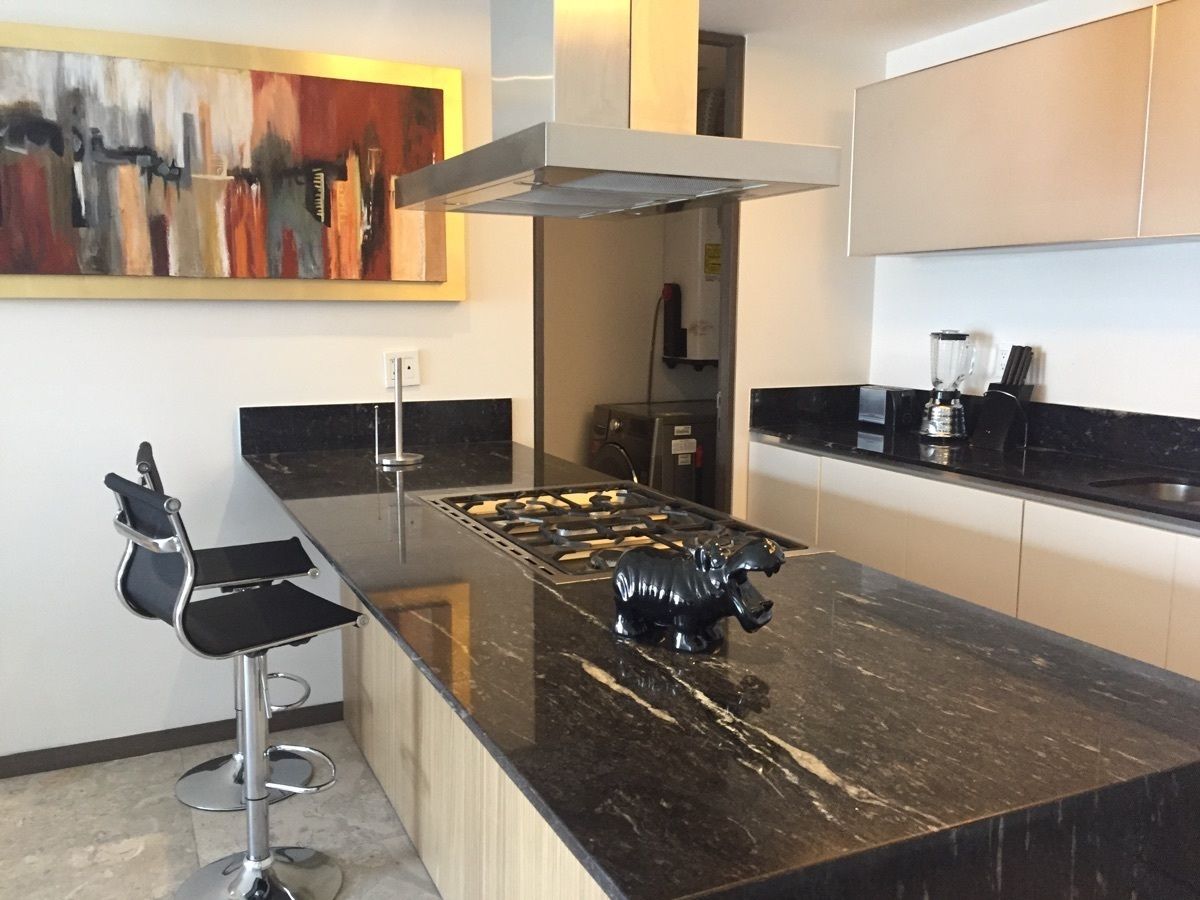 1 de 45: barra de cocina con bancos