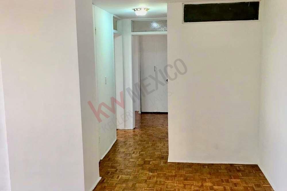 2 de 12: Pasillo Habitaciones-Baños
