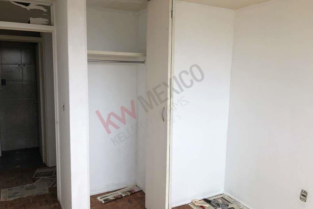 5 de 12: Habitación Principal- Clóset