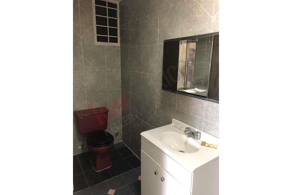 7 de 12: Baño Completo