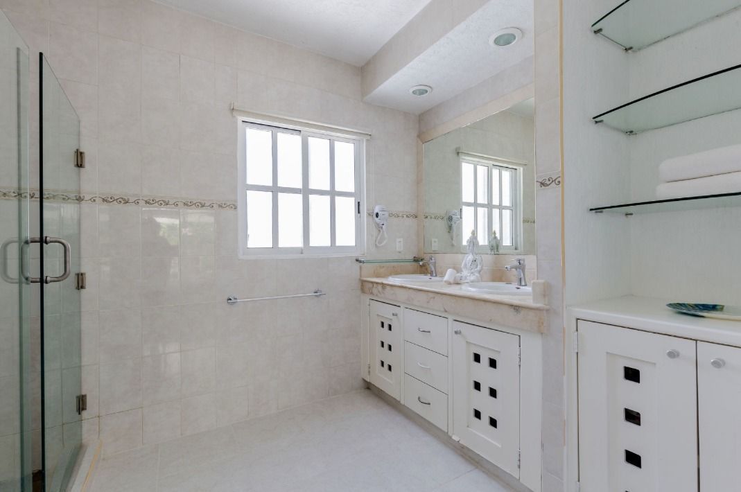 17 de 23: Bathroom 
