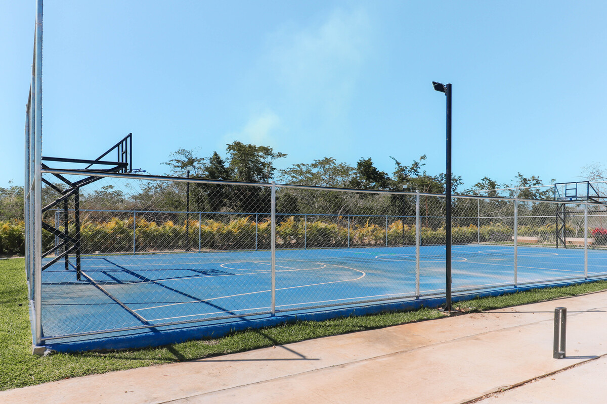 11 de 12: Cancha de Basquetbol