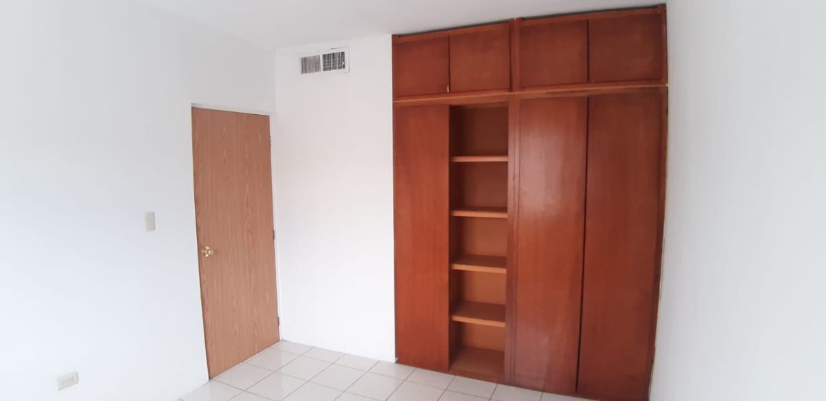 13 de 17: CLOSET
