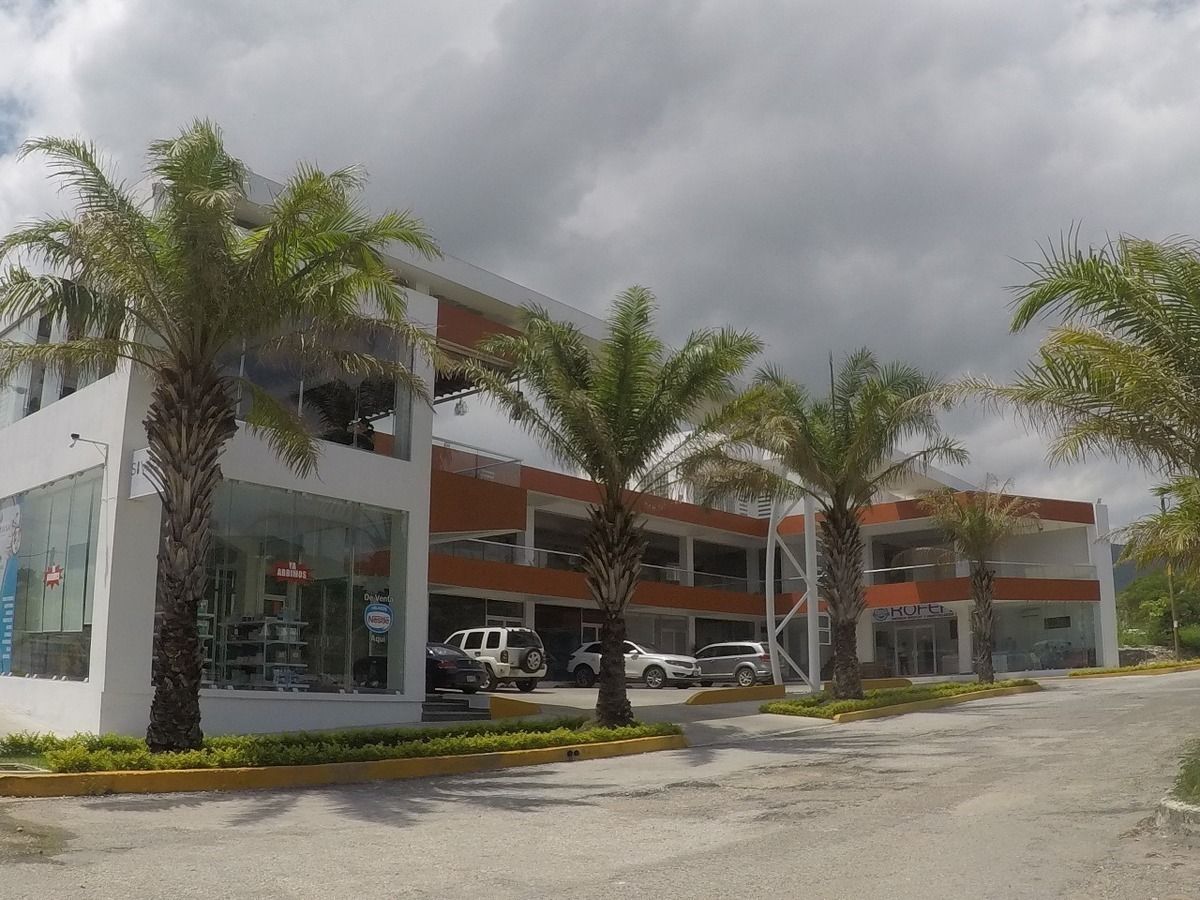 RENTA DE LOCAL COMERCIAL B-6, EN PLAZA VISANA
