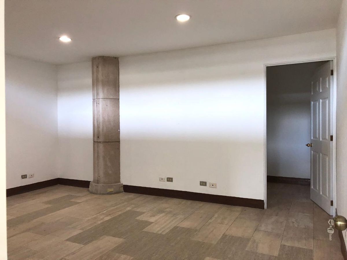 Edificio en Zona 10, Guatemala, foto 13 de 23