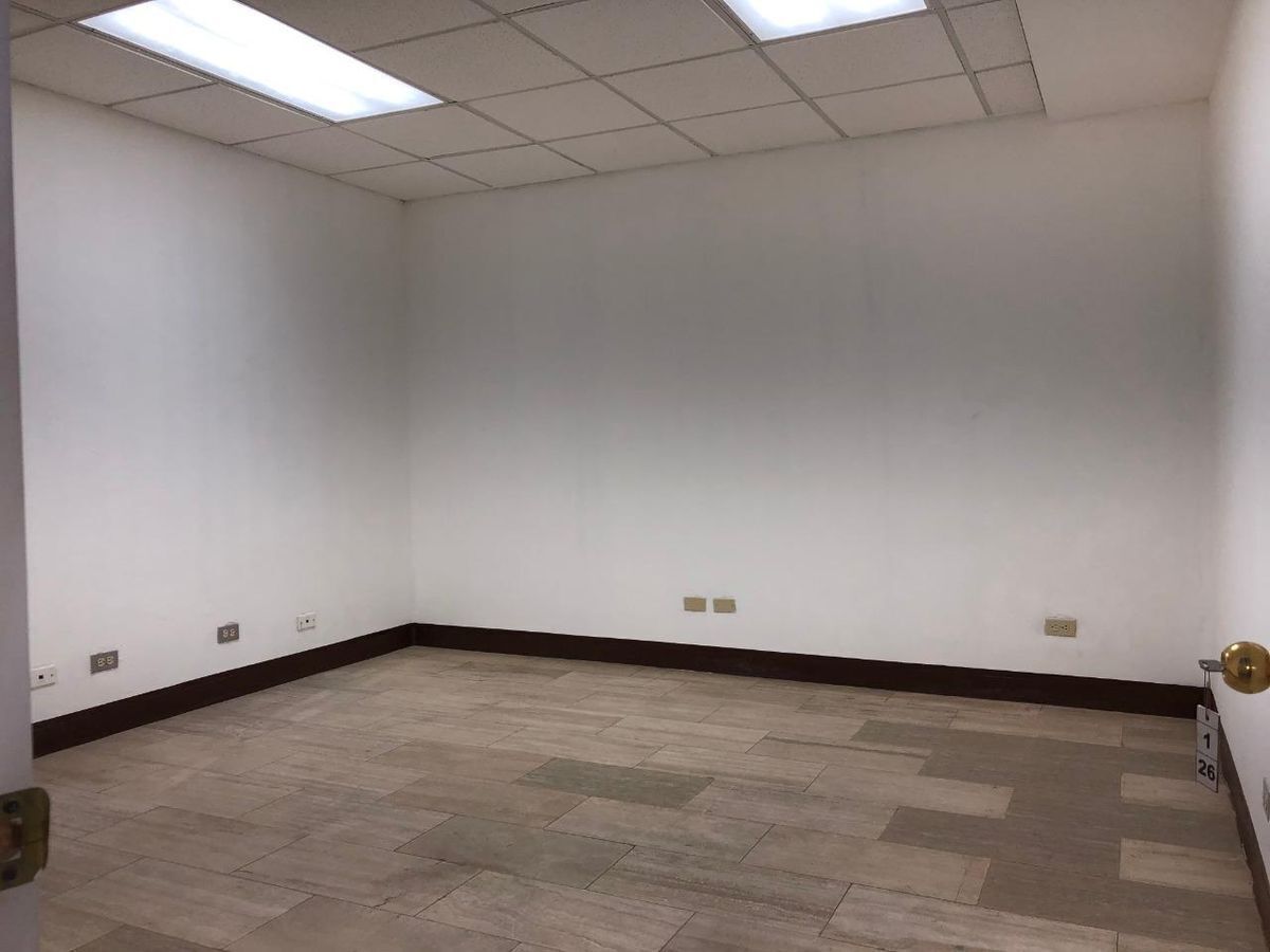 Edificio en Zona 10, Guatemala, foto 14 de 23