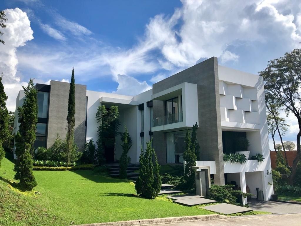 Moderna casa en Venta Club San Isidro, zona 16 | EasyBroker