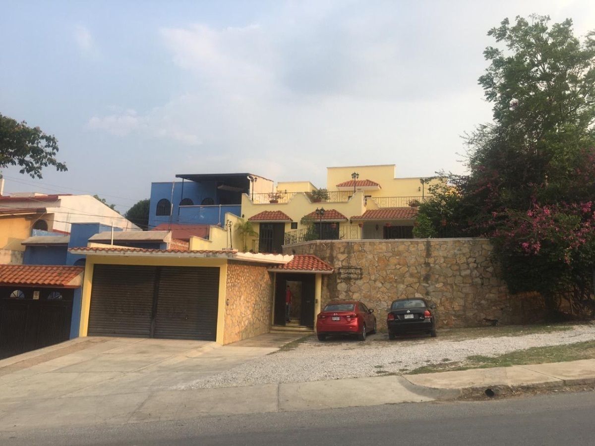 2 de 28: Fachada
