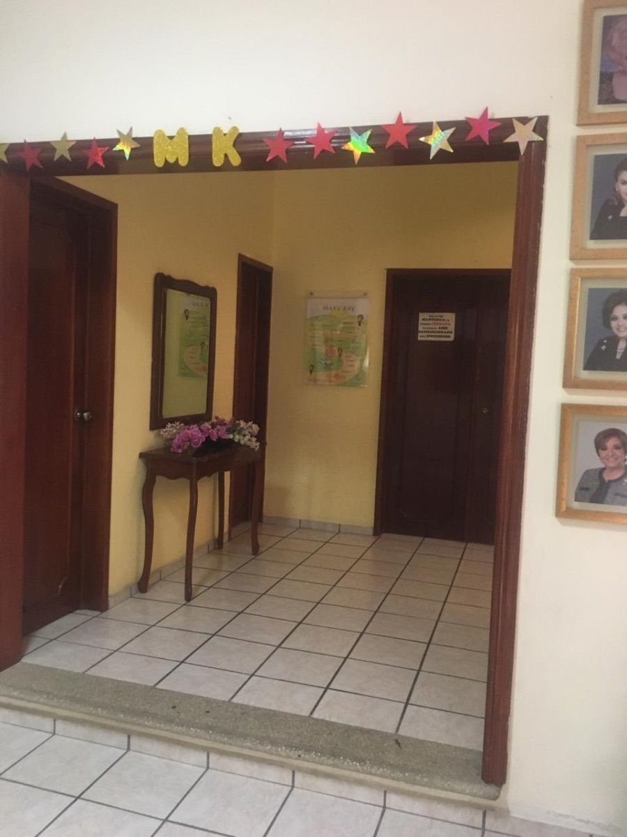 13 de 28: Baños de Damas y Caballeros en ambos pisos