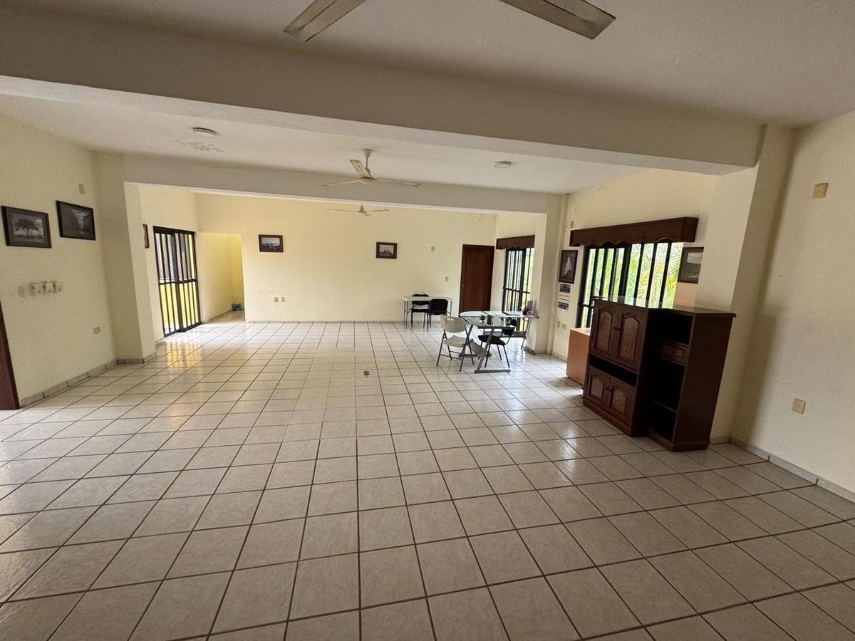 5 de 28: Salón de usos múltiples planta baja 7x12 m