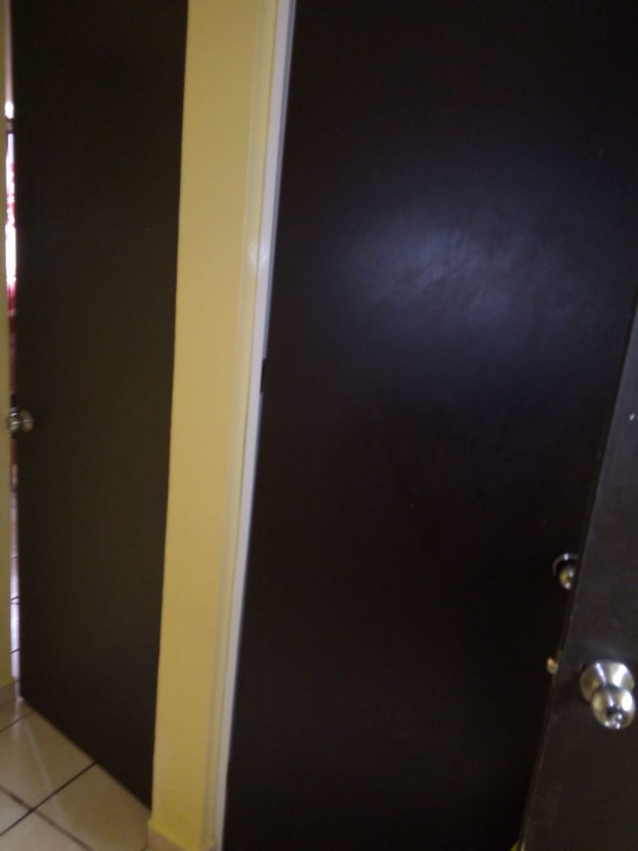 5 de 22: Puertas de mader. 