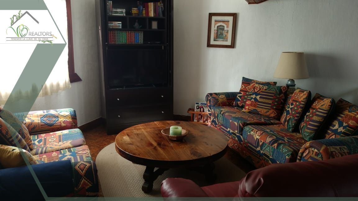 23 of 23: Sala Bungalow