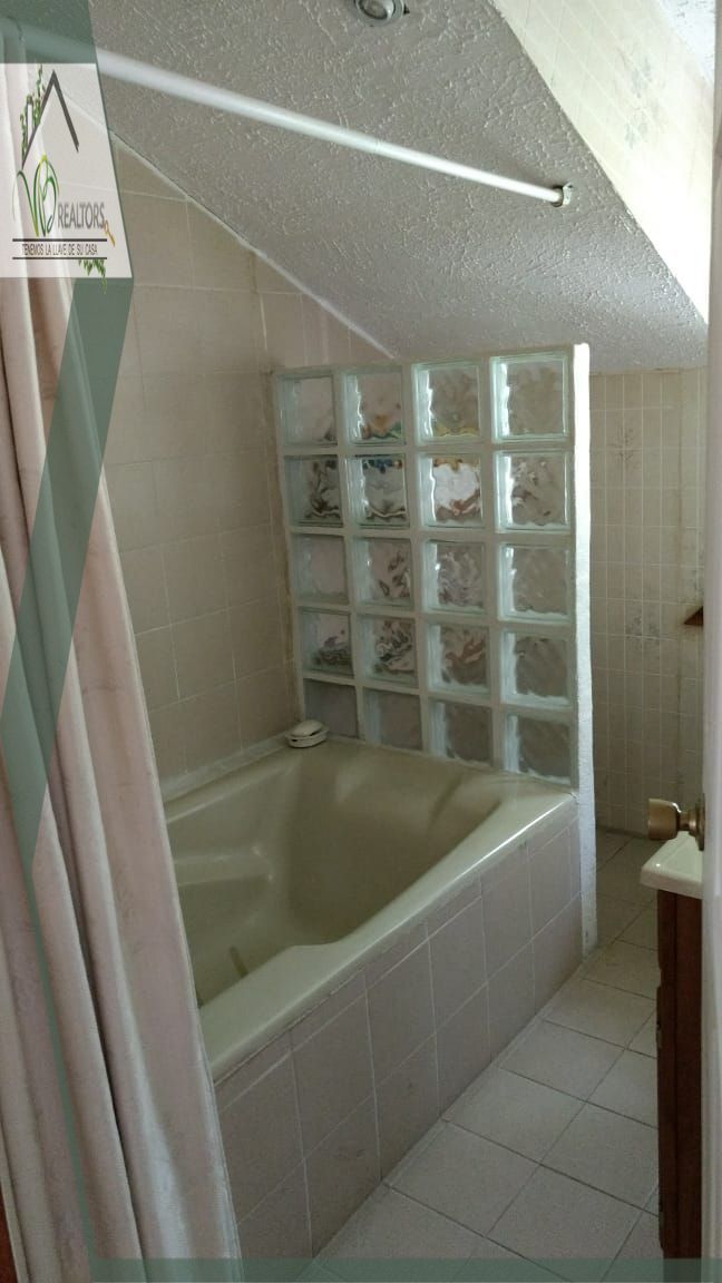 22 of 23: Baño Bungalow