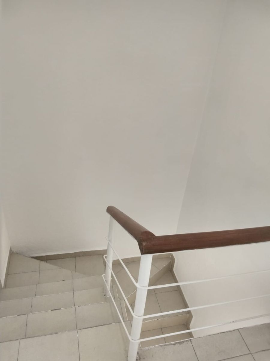 8 de 28: Escalera  con pasamanos