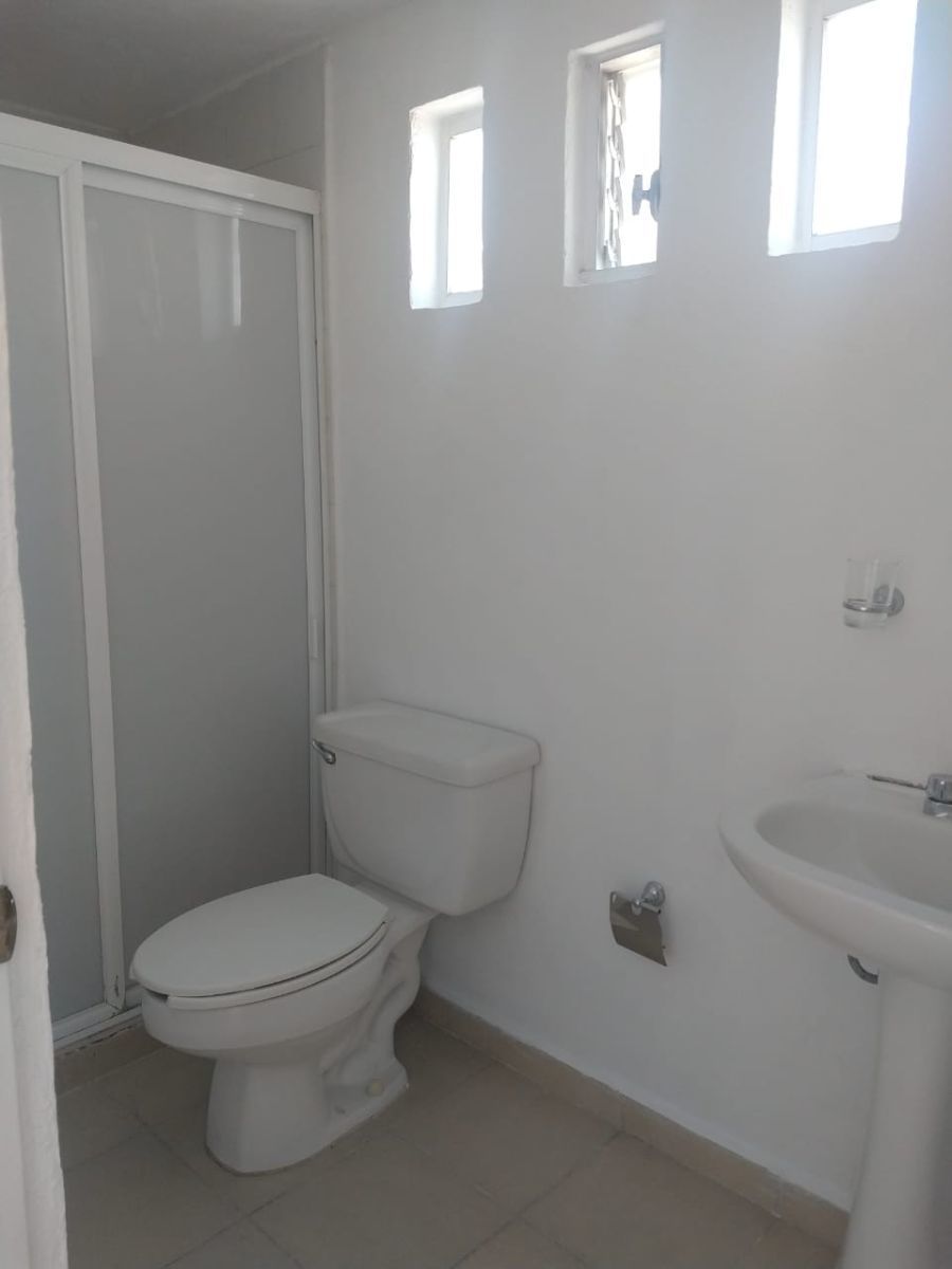 14 de 28: Baño de recamara principal. 